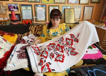 “Моя родина — це мої вишивки”.  Історія майстрині з інвалідністю з Бурині – Суми та область