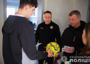 На Сумщині привітали сина загиблого правоохоронця з повноліттям – Суми та область