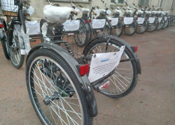 Соцпрацівникам та медикам 7 громад Сумщини передали електровелосипеди – Суми та область