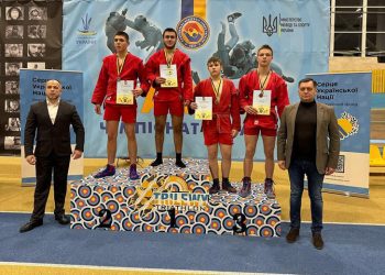 Спортсмени з Полтавщини здобули п’ять медалей на ЧУ з боротьби самбо • Бойове самбо •