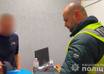 У Конотопі правоохоронці затримали двох чоловіків за вимагання – Суми та область