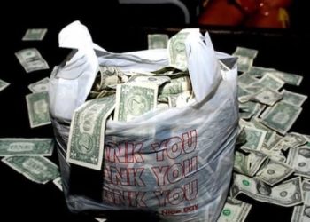 У сумському тролейбусі залишили пакет з 11 тисячами доларів – Суми та область