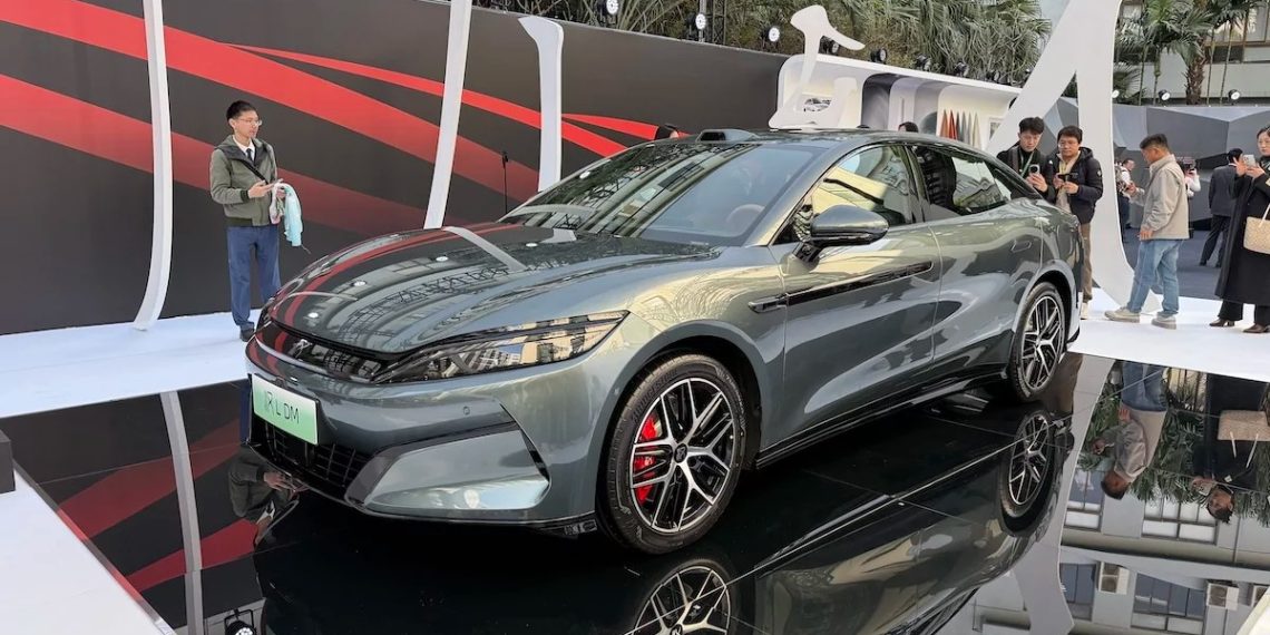 В Китаї представили седан на 1085 кінських сил – Автоновини