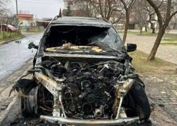 В Одессе двое безработных молодых людей на заказ подожгли BMW
