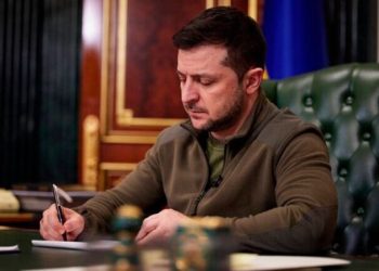 Зеленский подписал закон о дистанционном военном учете для 17-летних