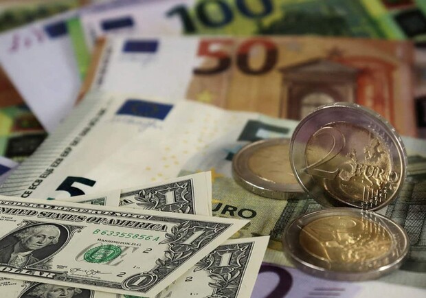 Курс валют в Украине 19 февраля 2025: сколько стоит доллар и евро