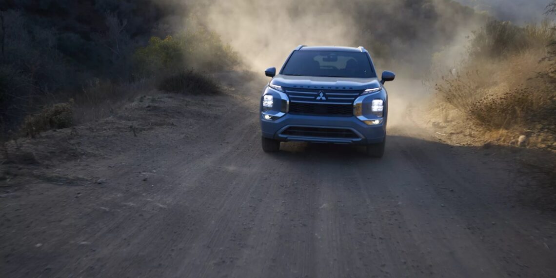 Mitsubishi представила оновлений Outlander 2025 – Автоновини