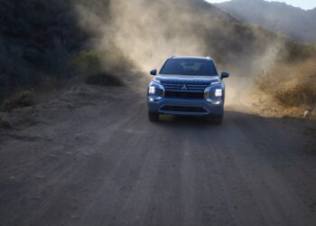 Mitsubishi представила оновлений Outlander 2025 – Автоновини