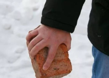 На Глухівщині хмільна сварка закінчилася смертельним ударом цеглиною по голові – Суми та область