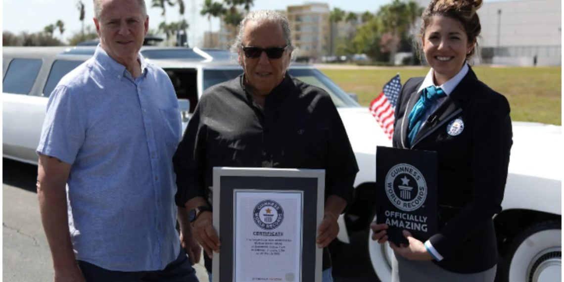 Найдовший в світі автомобіль має 26 коліс і може вмістити 75 пасажирів (ФОТО) – Автоновини