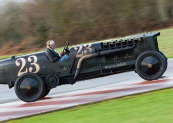 Найнебезпечнійший автомобіль у світі створено зі старої пожежної машини та 47-літрового авіаційного двигуна (ФОТО) – Автоновини