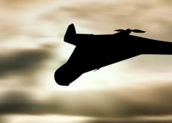 Пошкоджені 4 будинки, підприємство та частково немає світла: наслідки ворожої атаки у Хотіні | Суми та область