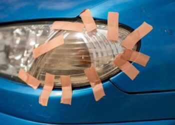 Сервісний центр Tesla радить ремонтувати автомобілі за допомогою скотча – Автоновини