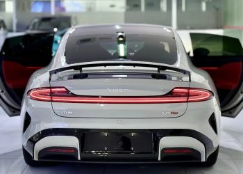 У Дніпрі помітили електромобіль Xiaomi вартістю 2 мільйони гривень – Автоновини