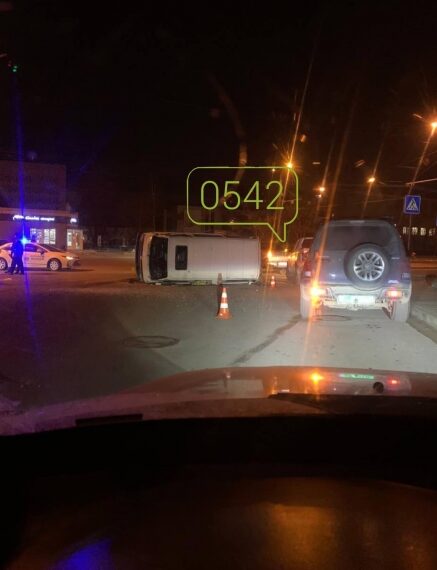 У Сумах на проспекті Свободи перекинулося авто – Суми та область