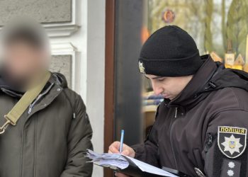 В Одессе работник РТЦК и СП обещал за взятку “помочь” мужчинам избежать мобилизации