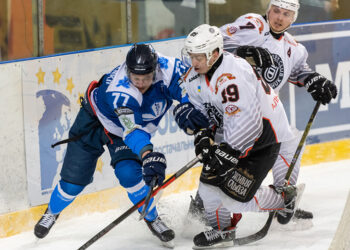ХК «Кременчук» в овертаймі програв «Соколу» і підпустив його ближче у півфінальній серії (відео) • Хокей •