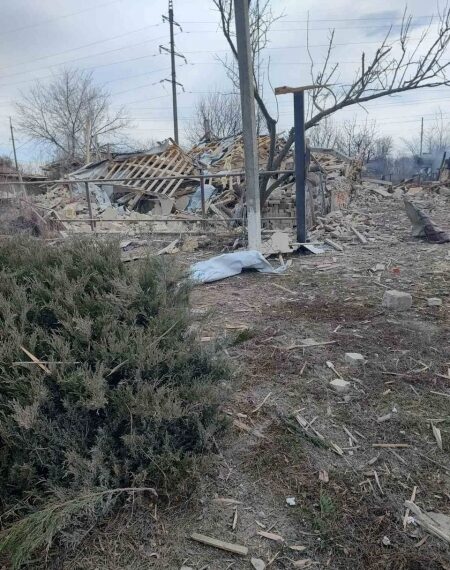 Один будинок зруйнований, щонайменше чотири – пошкоджені внаслідок авіаударів по Великій Писарівці | Суми та область