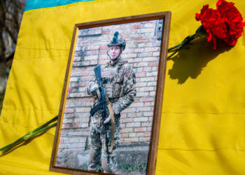 У Глухівській громаді провели в останню путь воїна Василя Неговоренка | Суми та область