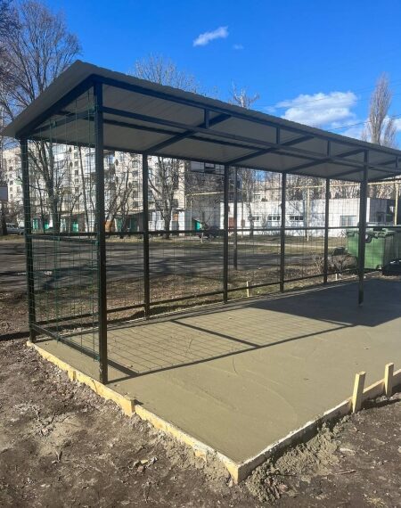 У Кролевці облаштовують майданчики для сміттєвих контейнерів | Суми та область