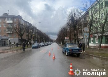 У Шостці 75-річний водій збив жінку на переході | Суми та область