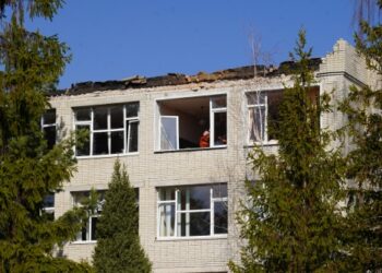 В Охтирці усувають наслідки ударів по школі | Суми та область