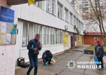 Житель Сумщини кинув коктейль Молотова у приймальню депутата | Суми та область