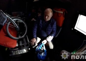 «Ми не знали, як вибратися»: поліцейські врятували шістьох мешканців прифронтової Сумщини | Суми та область