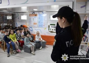 Мобільний клас безпеки продовжує свою просвітницьку місію: поліцейські та рятувальники провели урок у ліцеї «Гіпаніс-ЕОС» » Миколаївський Оглядач