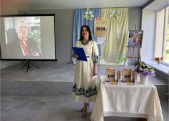 На Конотопщині відбулася презентація книги Віктора Осадчого «Ми динозаври» | Суми та область