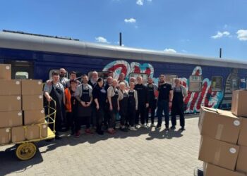 На Великдень у Миколаєві сотні мешканців отримали святкові обіди та паски від проєкту Food Train » Миколаївський Оглядач