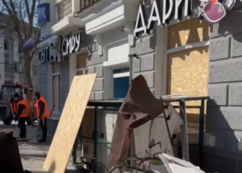 Працівниці магазину в Сумах потрапили під ракетний обстріл, допомагаючи постраждалим | Суми та область