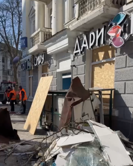 Працівниці магазину в Сумах потрапили під ракетний обстріл, допомагаючи постраждалим | Суми та область
