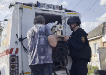 Рятувальники допомагають евакуювати людей із прикордоння Шосткинщини | Суми та область