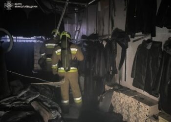 У Миколаєві горів двоповерховий ТЦ: рятувальники оперативно ліквідували займання » Миколаївський Оглядач