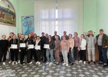 У Миколаєві вручили сертифікати учасникам квітневої групи курсу підготовки до національного спротиву » Миколаївський Оглядач