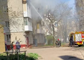 У Шостці через недопалок загорівся балкон п’ятиповерхівки | Суми та область