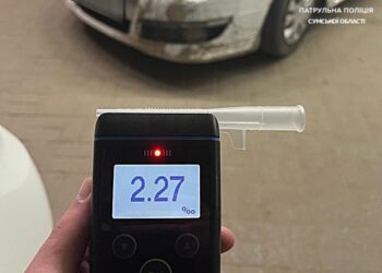 У Сумах нетверезий водій врізався у пожежну шафу | Суми та область