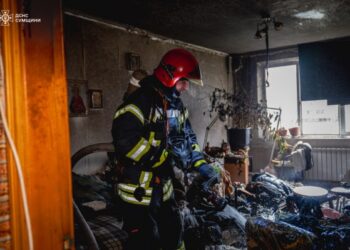 У Сумах під час пожежі у квартирі постраждав чоловік | Суми та область