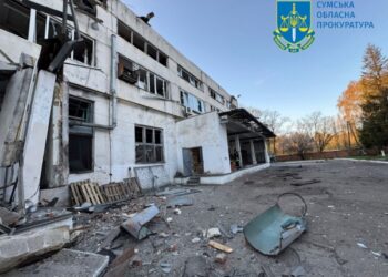 У Сумах внаслідок атаки на хлібзавод загинув 61-річний чоловік, 55-річна жінка отримала поранення | Суми та область