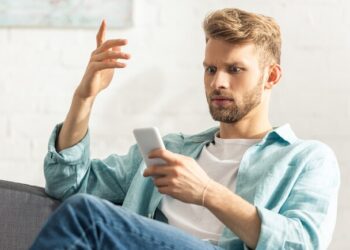 В Украине фиксируют масштабный сбой: не работают терминалы, “Действие”, “Новая почта” и метро