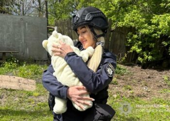 “Білі янголи”  евакуювали маму з трьома дітьми, найменшому сину – лише 6 днів | Суми та область