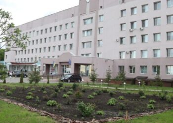 “Дрон майже мене наздогнав”: що розповідають поранені у Великій Писарівці чоловіки | Суми та область