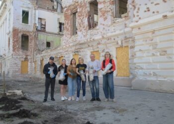 На місці трагедії в центрі Сум висадили трояндову алею пам’яті | Суми та область