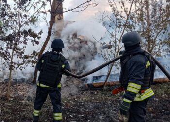 На Шосткинщині внаслідок ворожих ударів горіли будинки | Суми та область