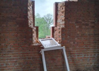 На Сумщині від обстрілу постраждав храм, що ще будується | Суми та область