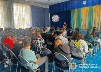 Не стати жертвою ворожих спецслужб: у Миколаєві ювенальні поліцейські навчають підлітків розпізнавати загрози » Миколаївський Оглядач