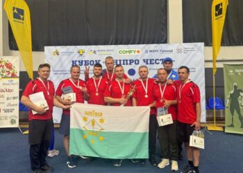 Полтавські ветерани здобули «срібло» національного турніру з волейболу сидячи • Волейбол сидячи •