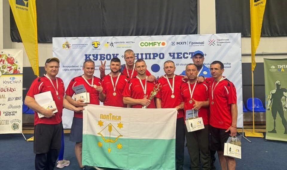 Полтавські ветерани здобули «срібло» національного турніру з волейболу сидячи • Волейбол сидячи •