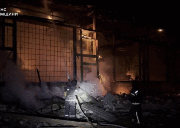 Рятувальники до ранку ліквідовували пожежі, що виникали через ворожі атаки | Суми та область